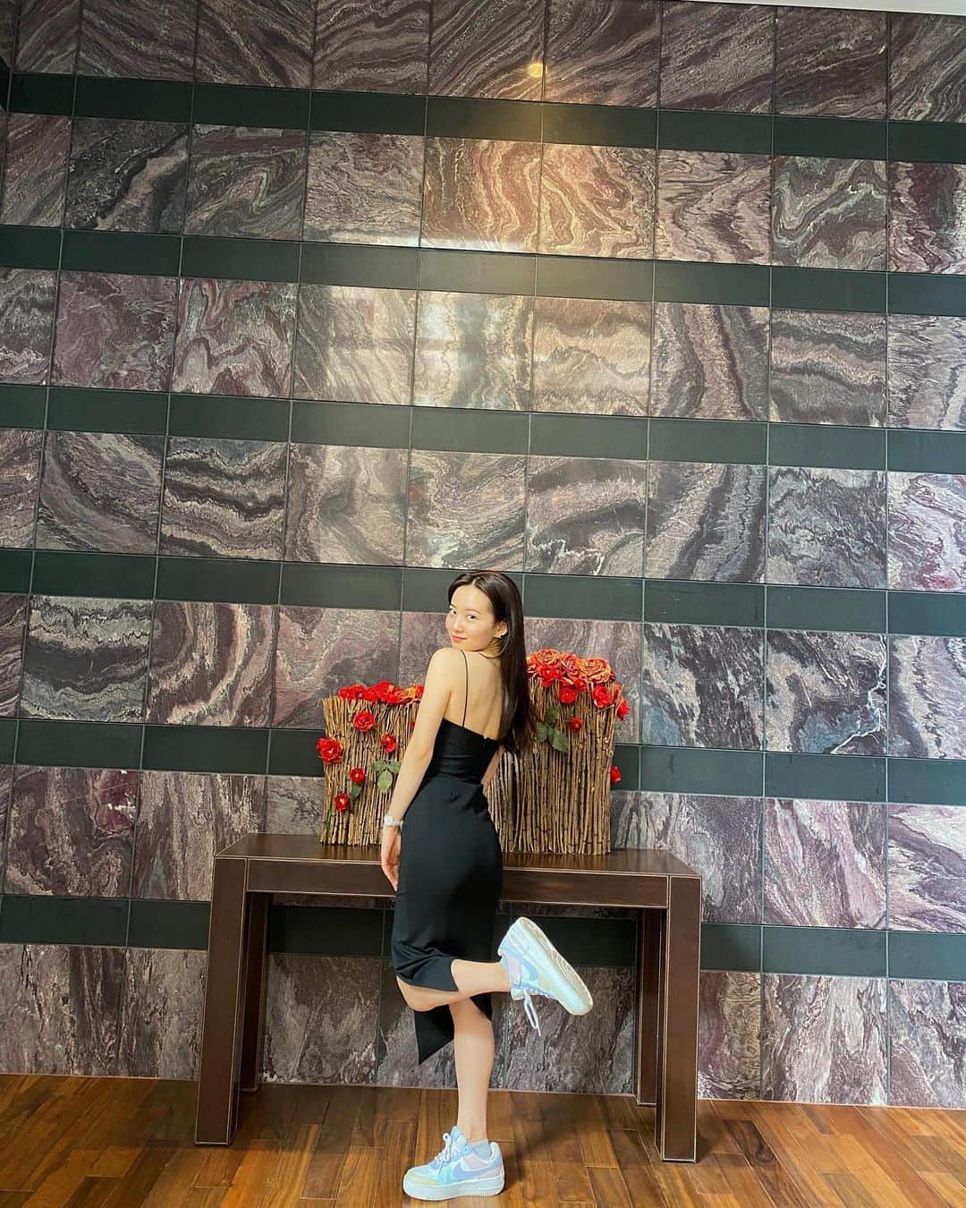 青山舞莉のインスタグラム：「happy valentine’s day 🤍  new dress from @beginningboutique   #ミーコーデ #ミーの毎日  #ootd」
