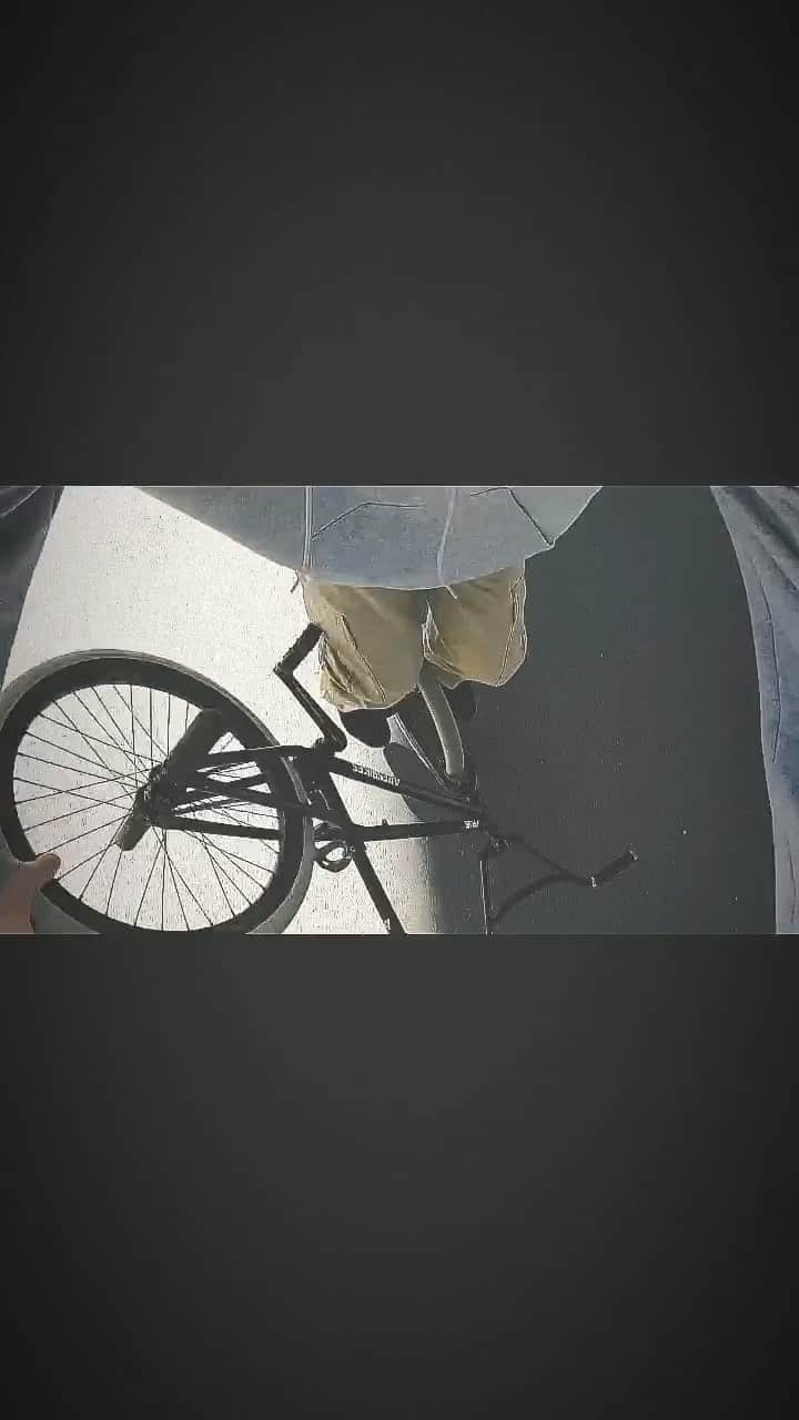のインスタグラム：「耳を貸すべき #bmx #flatland #hiphop #freestylebmx #freestyle #90sstyle #aresbikes #rhmester  #bboy #bmxboy #stilldreaming」