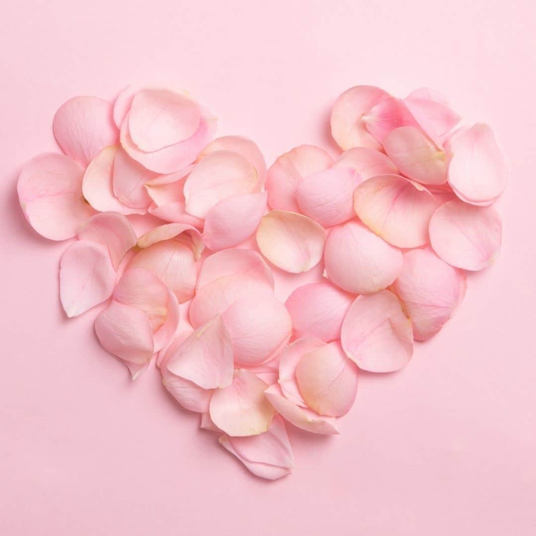 Melvita Officialのインスタグラム：「Votre plus belle déclaration 💞  En cette période compliquée, un peu d’amour nous réchauffe le cœur. 🤗  Pour célébrer cette journée de Saint Valentin, faites votre plus belle déclaration à votre chéri(e) en commentaires 😍  #Melvita #SaintValentin #love #amour #cadeau #joyeusesaintvalentin」