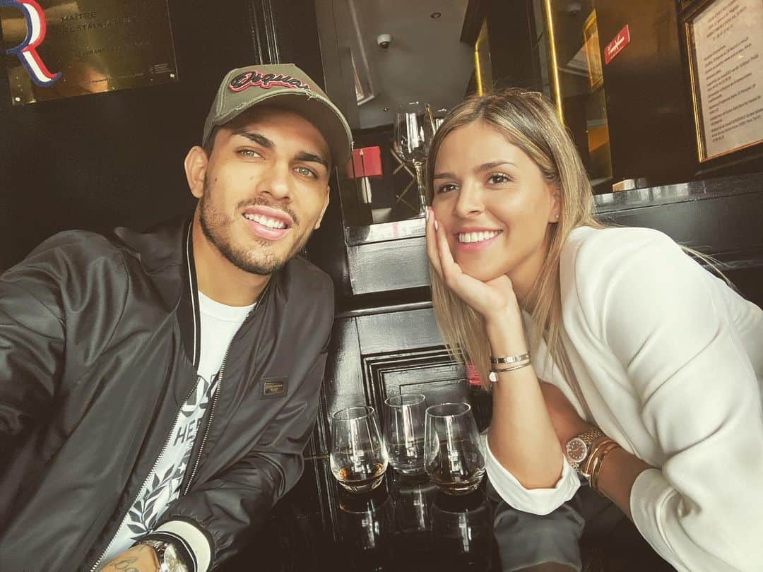 レアンドロ・ダニエル・パレデスのインスタグラム：「Feliz día amor de mi vida 🎉❤️gracias por absolutamente todo ,te amo mi amor ❤️❤️」