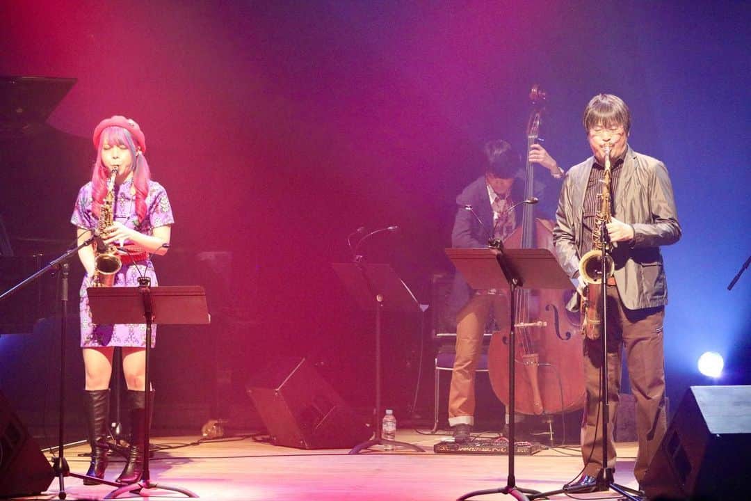 ユッコ・ミラーさんのインスタグラム写真 - (ユッコ・ミラーInstagram)「昨日は熊谷あすねっと文化ホールで『ユッコ・ミラーコンサートwith川嶋哲郎』でした😊 チケット完売！ たくさんのお客様ありがとうございました💗 ・ #ユッコミラー #サックス #yuccomiller #유코밀러 #saxophone #sax #saxophoneplayer  #saxophonist #색소폰 #femalesaxophonist  #femalesaxplayer  #jazz #YouTube #YouTuber #pinkhair」2月14日 16時54分 - yucco_sax