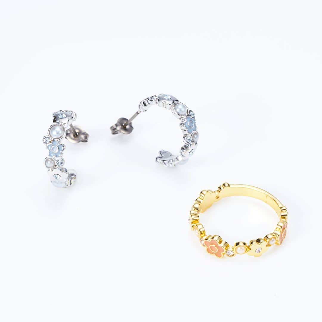 MARY QUANT officialのインスタグラム：「#デイジーラインピアス #デイジーラインリング - #MARYQUANT #2021SPRING #NEWITEMS #FASHION #EARRINGS #RING - #マリークヮント #ピアス #リング #指輪 #アクセサリー #春アクセサリー #春アクセ」
