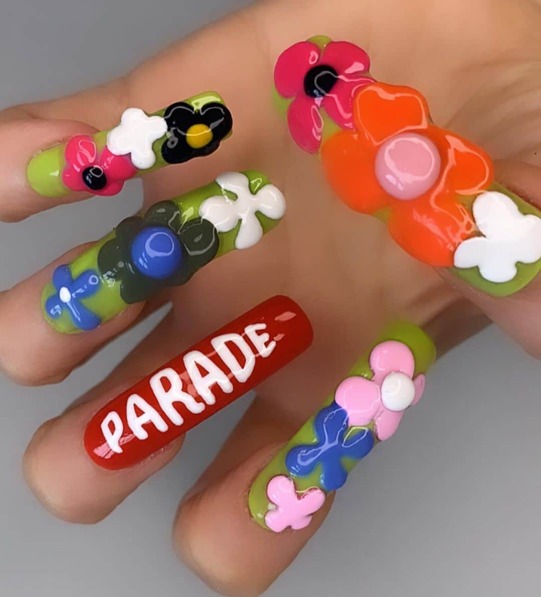 Mei Kawajiriさんのインスタグラム写真 - (Mei KawajiriInstagram)「Wow💓 Flowers are blooming off my nails for @parade superbloom collection💕🌹💕🌹💕🌹 #nailsbymei」2月14日 8時27分 - nailsbymei
