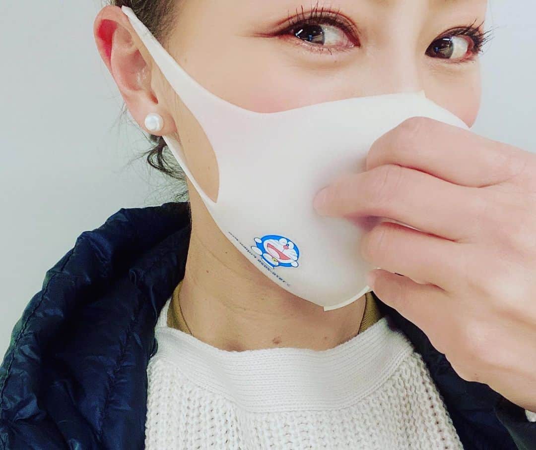 福島和可菜さんのインスタグラム写真 - (福島和可菜Instagram)「地震、大丈夫でしたか…😭  私は東京の自宅にいましたが、結構揺れた😫 そして長かったー‼️‼️‼️  災害対策は普段から準備は出来ていますが、 やっぱり一人だと心細いですね🥺  また揺れる可能性もあるので、 気を付けて行動していきましょね🤲  さて、今日はこれから… FM FUJI 福島和可菜のレッツゴー！ ゴーアウトサンデー！！ です🎙  よろしくお願いします✨✨✨  さらに今日の私は、👟RUN&BEER🍺  バレンタインデーの本日❤️ステキな1日をお過ごし下さいな🥰  愛を込めて…いつもありがとう‼️‼️‼️ happy Valentine 💖  #マスク #ドラえもん #white #白 #fm #fuji #radio #message #お待ちしています #地震 #怖い #準備 #しっかり #生命力 #run #and #beer #日和 #よろしくお願いします #happy #Valentine #Love #感謝 #ありがとう #🍫 #❤️ #💖 #🤲 #👟 #🍺」2月14日 8時29分 - fukushimawakana