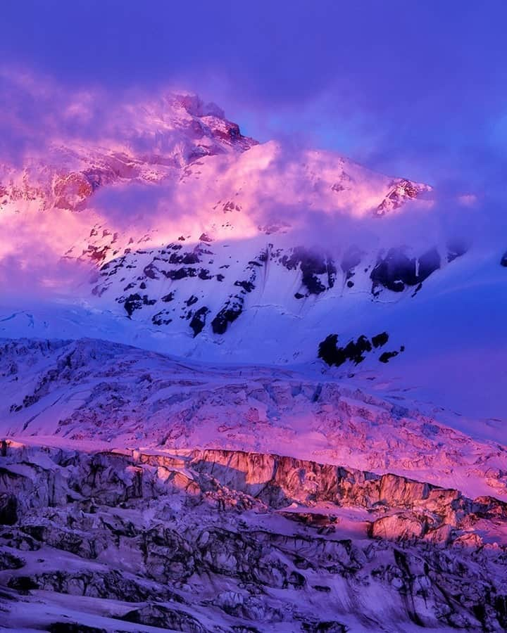 National Geographic Travelさんのインスタグラム写真 - (National Geographic TravelInstagram)「Photo by @stephen_matera / Clouds part to reveal alpenglow on Mount Rainier and the Carbon Glacier at sunrise in summer in Mount Rainier National Park. The Carbon Glacier flows almost six miles (10 kilometers) down the north side of Mount Rainier and terminates at an elevation of 3,600 feet (1,100 meters), making it the lowest elevation glacier in the contiguous United States.  Follow me @stephen_matera for more images like this from Washington and around the world. #carbonglacier #mtrainier #nationalpark」2月14日 8時35分 - natgeotravel