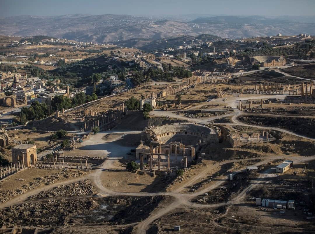 ナショナルジオグラフィックさんのインスタグラム写真 - (ナショナルジオグラフィックInstagram)「Photo by Muhammed Muheisen @mmuheisen / A view of the Greco-Roman archaeological site of Jerash in Jordan. For more photos and videos from different parts of the world, follow me @mmuheisen and @mmuheisenpublic. #muhammedmuheisen #Jerash #الاردن」2月14日 8時35分 - natgeo