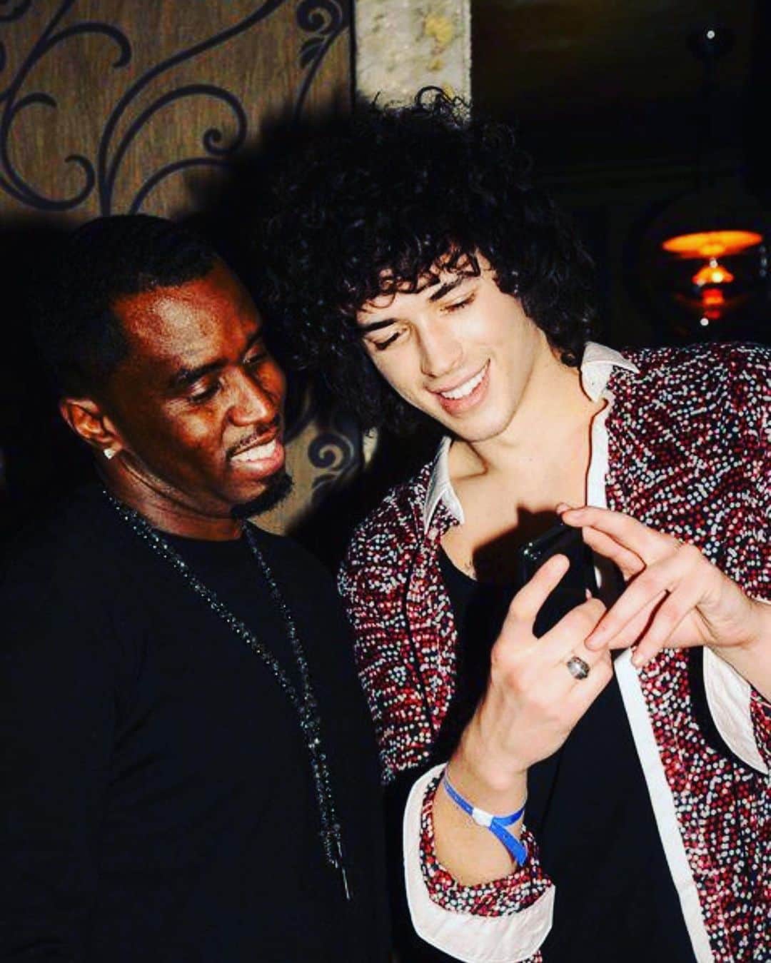 ジュリアン・ペレッタのインスタグラム：「10 years of friendship. 10 years of guidance. I love you puff.」