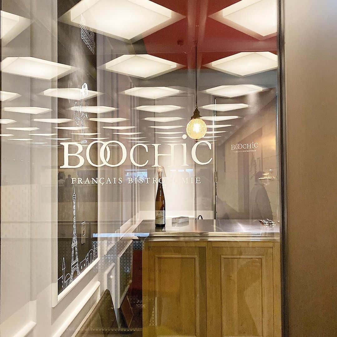 筒井愛実さんのインスタグラム写真 - (筒井愛実Instagram)「． 📍BOOCHiC ． いちごのミルフィーユが全力で美味しいと思ったのは初めて🍓 1段1段全部が美味しかった♡ お皿のチョコレートソースもめっちゃ美味しかったから、ここのスイーツは全部美味しいんだと思う🙊🍰 ． #BOOCHiC #渡辺橋 #いちごのミルフィーユ」2月14日 8時37分 - manamin_158cm