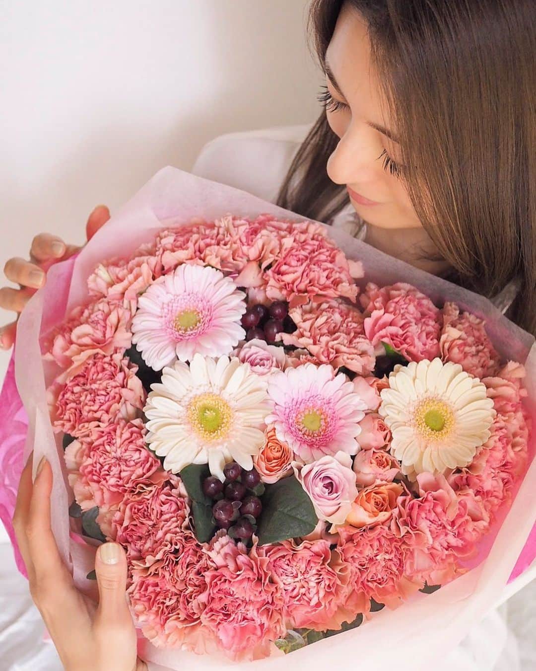 ASUKAさんのインスタグラム写真 - (ASUKAInstagram)「.﻿ ❤️﻿ ﻿ ﻿ #ブーケ #花束 #花のある暮らし #おうち時間 #丁寧な暮らし #flowerporn #flowerpower #flowerstagram #floweroftheday #valentineday #バレンタインデー」2月14日 8時39分 - a.asuka.a
