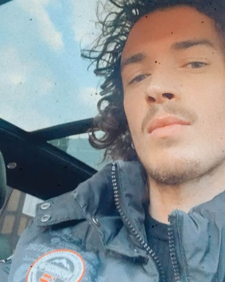 ジュリアン・ペレッタのインスタグラム：「☠️」