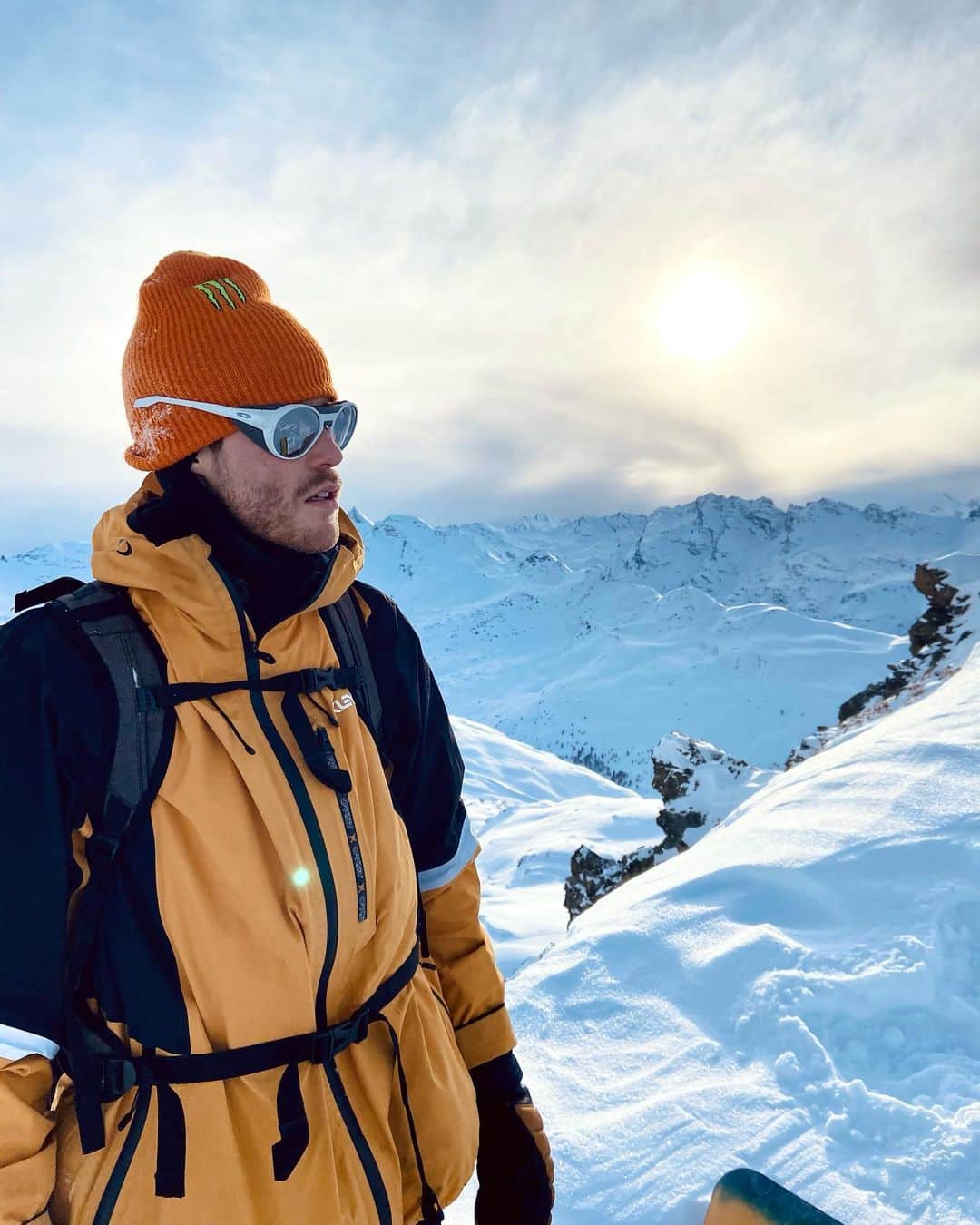 ステール・サンドベックのインスタグラム：「Best mountain glasses out there🙌🏼 @oakley #Clifden 🕶」