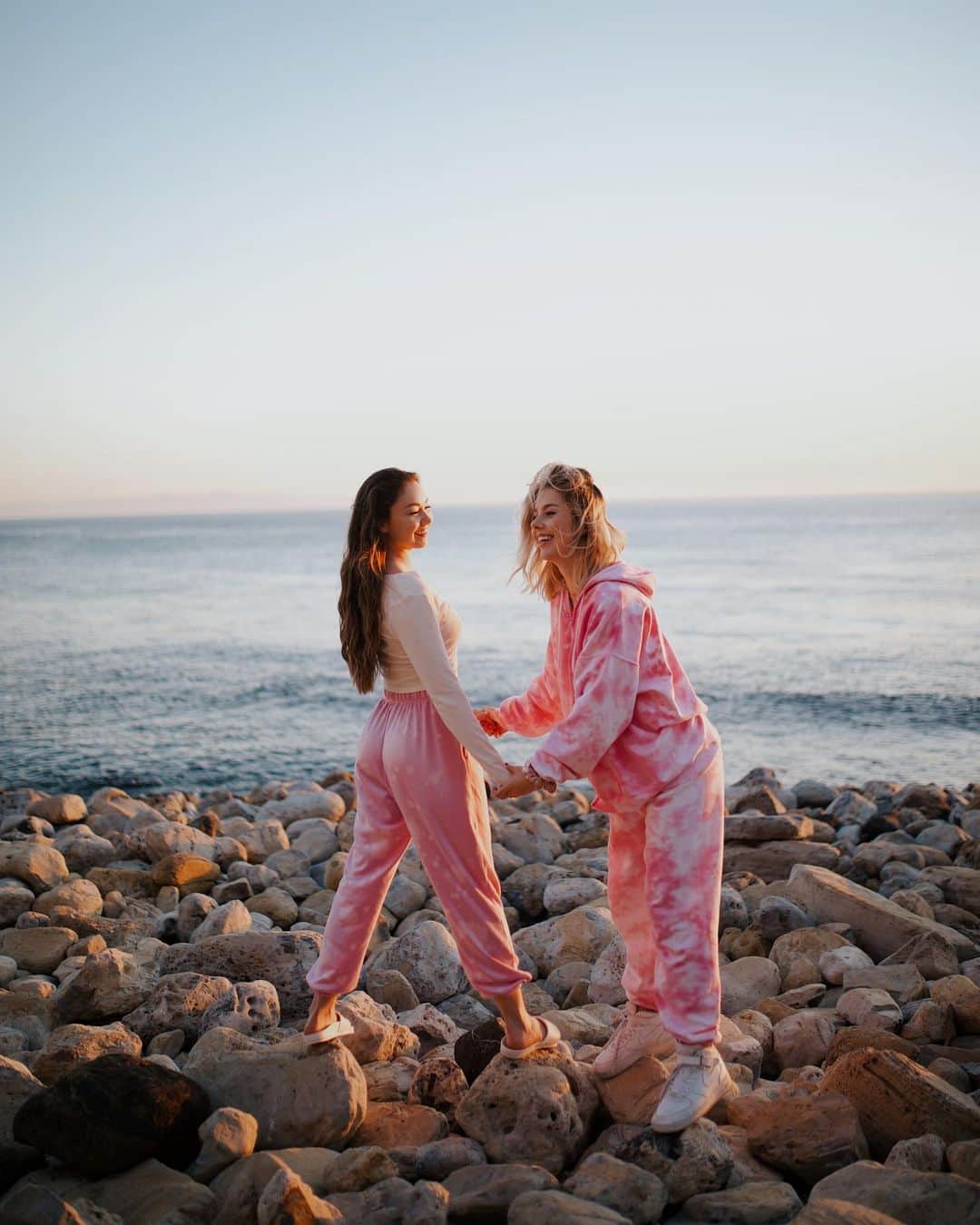 Meredith Fosterのインスタグラム：「Happy Galentine’s 💘 Tag your besties 👯‍♀️👯‍♀️」