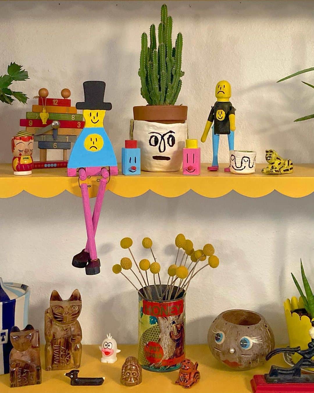 Jason G. Sturgillのインスタグラム：「Added a new buddy to the shelf.」