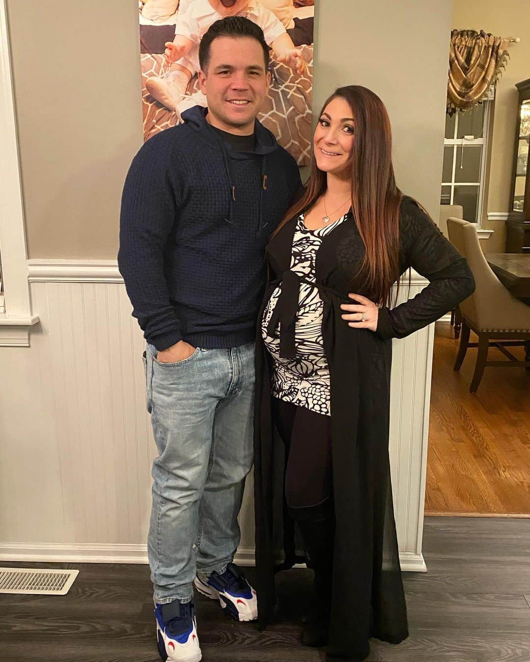 ディーナ・ニコール・コルテーゼのインスタグラム：「#justacoupleofbucks ❤️ @cbuckner_ #myvalentine mommy and daddy are celebrating tonight and tomorrow we’ll celebrate as a family with little C 🥰」