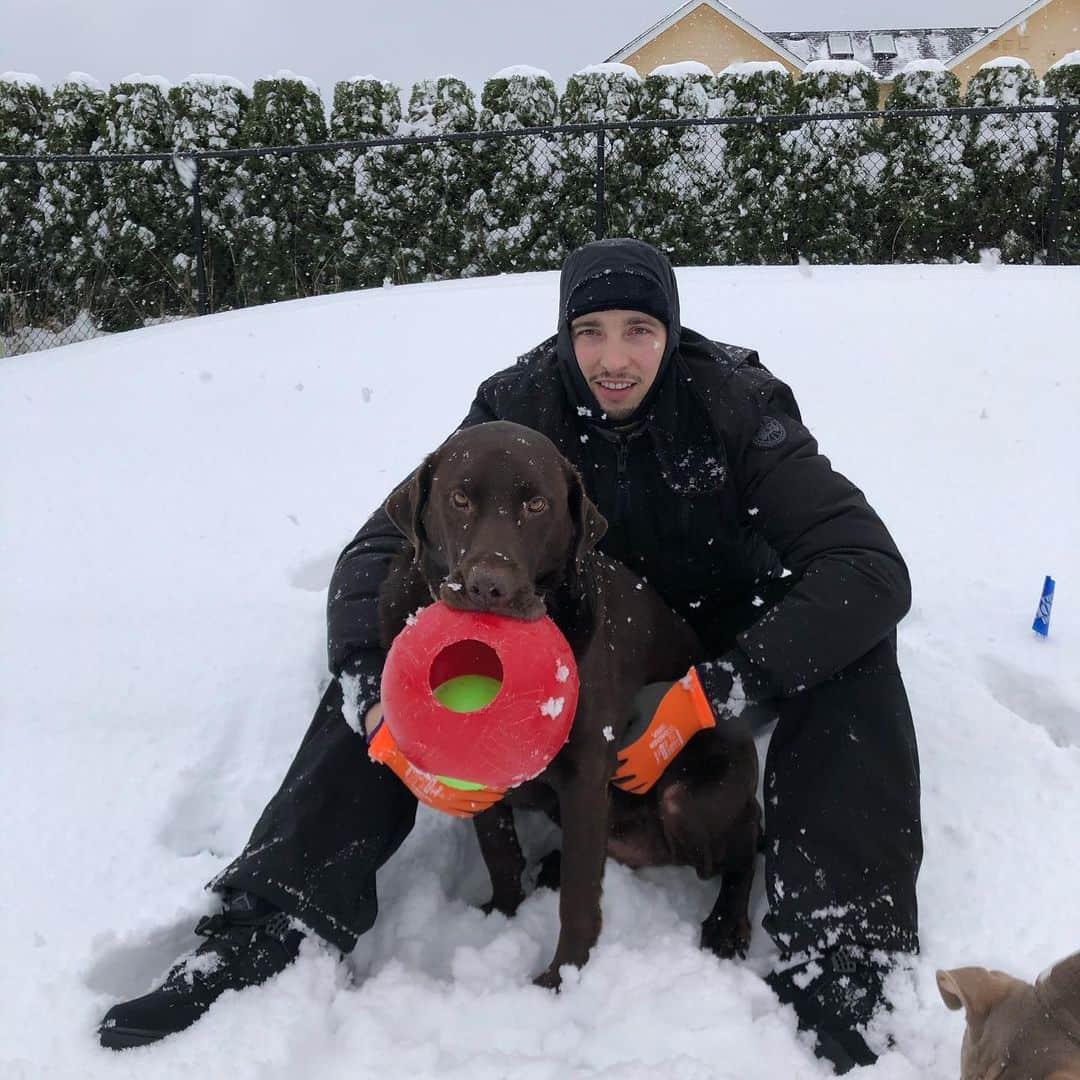ブレイク・スネルのインスタグラム：「Catchin these snow vibes ❄️」