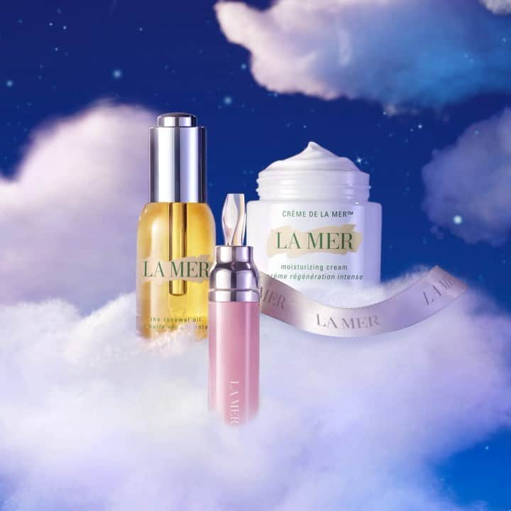 ドゥラメールのインスタグラム：「Self-care & self-love go hand in hand. Treat yourself to a trio of treasures. Crème de la Mer for a pampering touch of deep moisture,  The Renewal Oil to enhance glow and  The Lip Volumizer to smooth lips and plump your pout.」