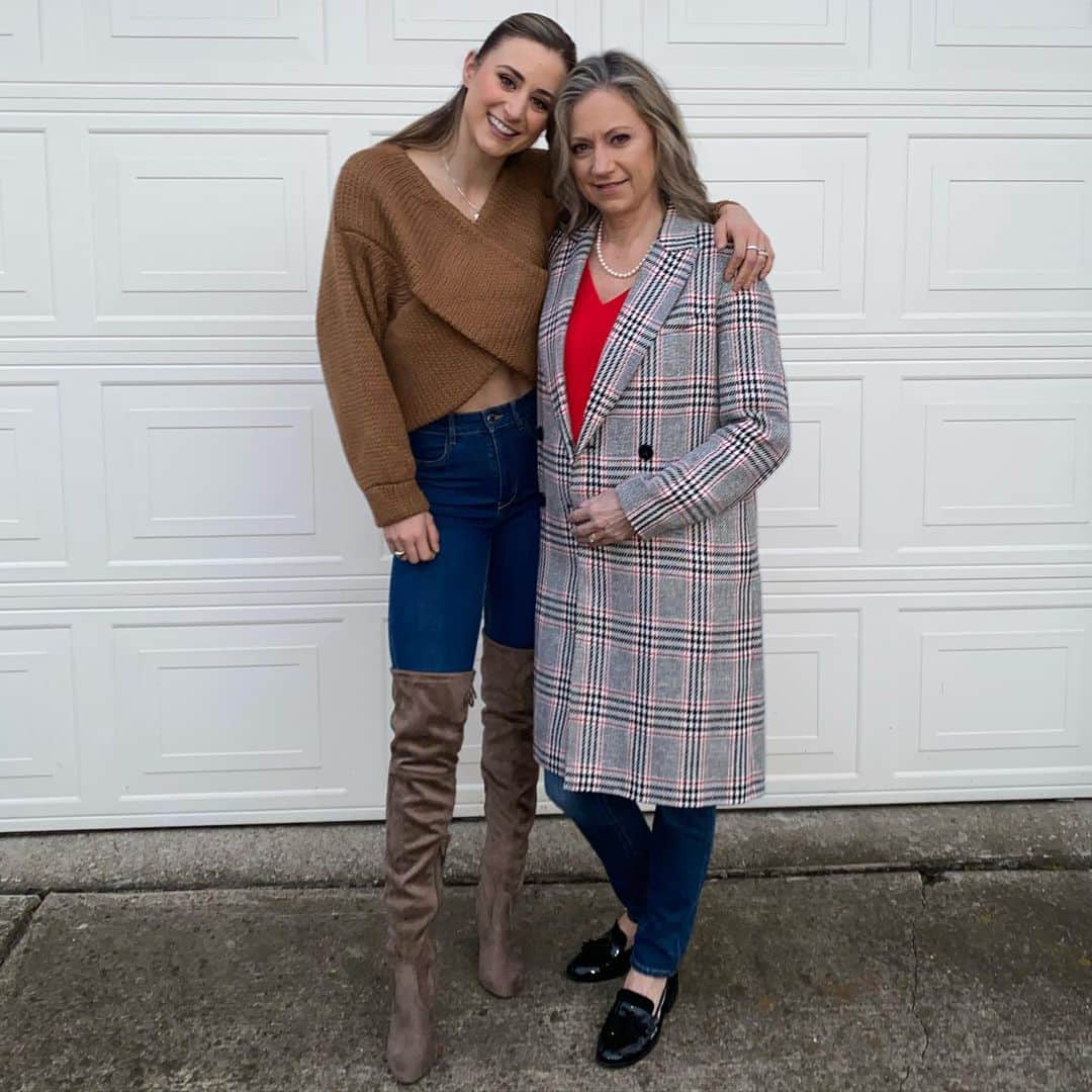 アシュリー・ケインのインスタグラム：「On this day, my queen was born!  Happy Birthday Mama❤️ thank you for always being my rock!」