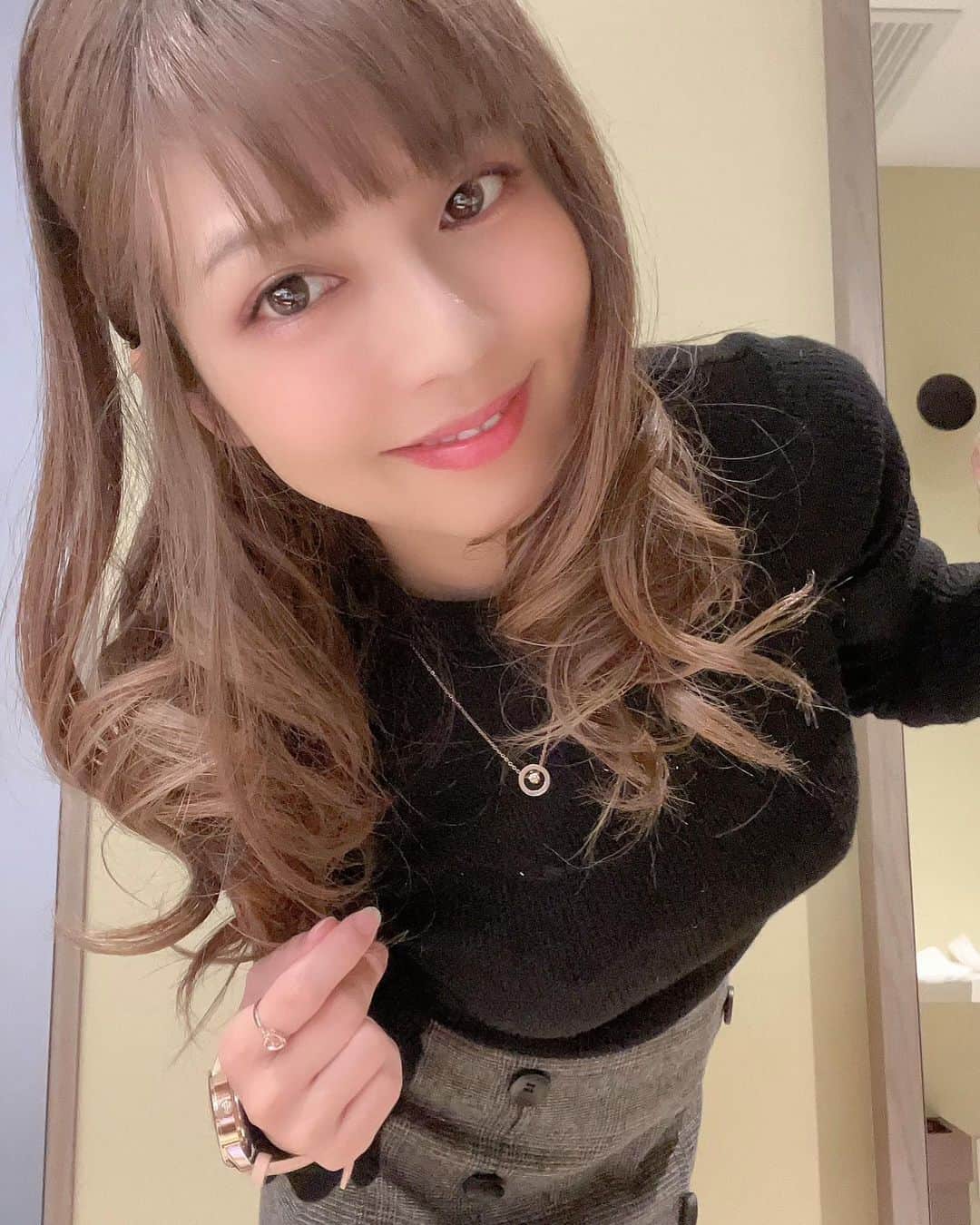 茜結のインスタグラム：「やっぱりこの髪色お気に入り💗  #茜結#グラビア#グラドル #女優#役者#ナレーター#youtuber #youtuber好きな人と繋がりたい #youtubechannel #可愛い女の子 #大人可愛い #綺麗になりたい #低身長 #シングルマザー #綺麗なお姉さん #熟女 #カメラマンさんと繋がりたい #撮影モデル #撮影 #cute #beautiful #水着 people #お洒落さんと繋がりたい #お洒落 #可愛くなりたい #可愛い女の子 #可愛い子と繋がりたい #美少女 #美魔女」