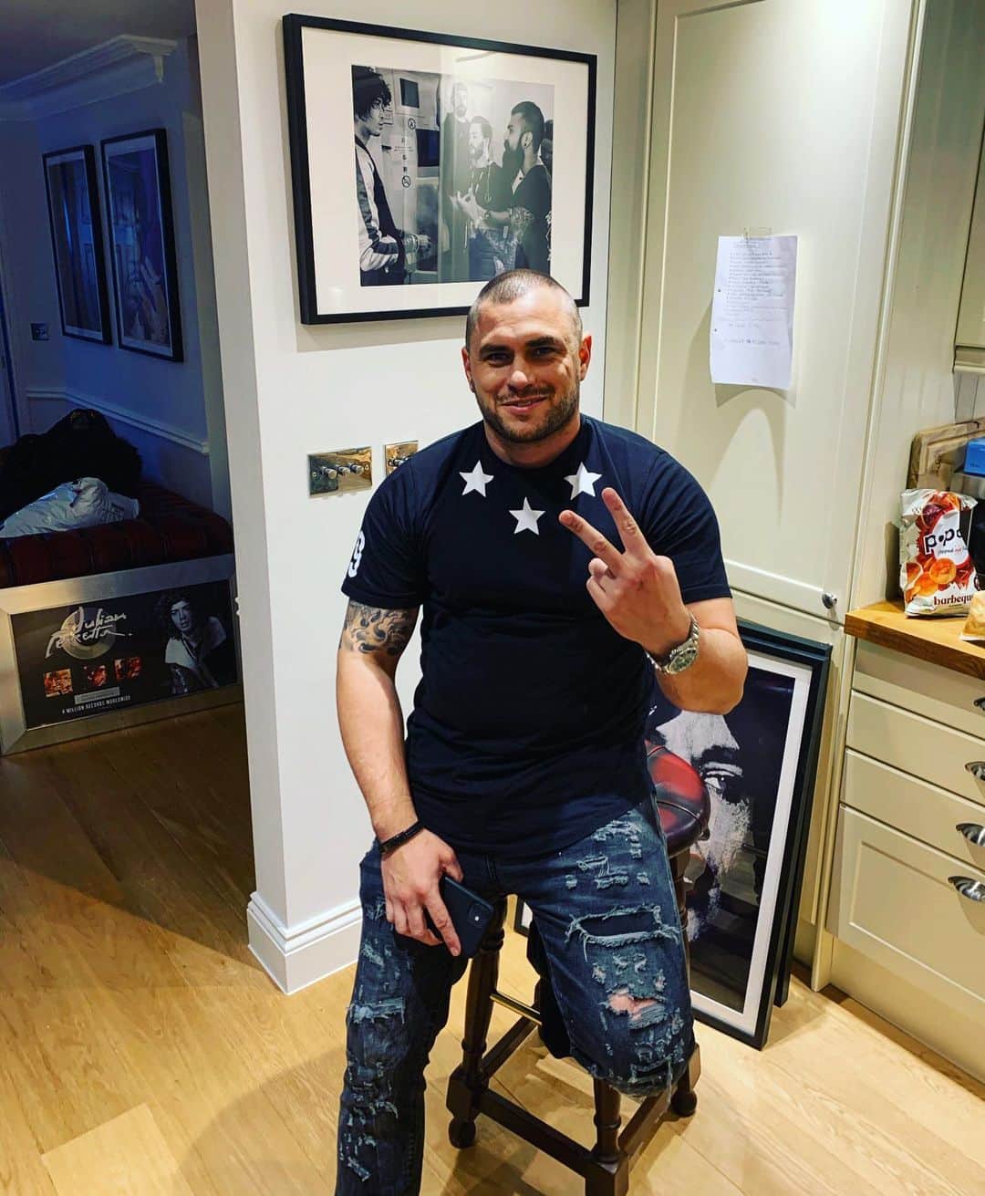ジュリアン・ペレッタのインスタグラム：「from keeping me and my whole family safe. To keeping me on the straight and narrow. My blood. My brother. @marian_taskov」