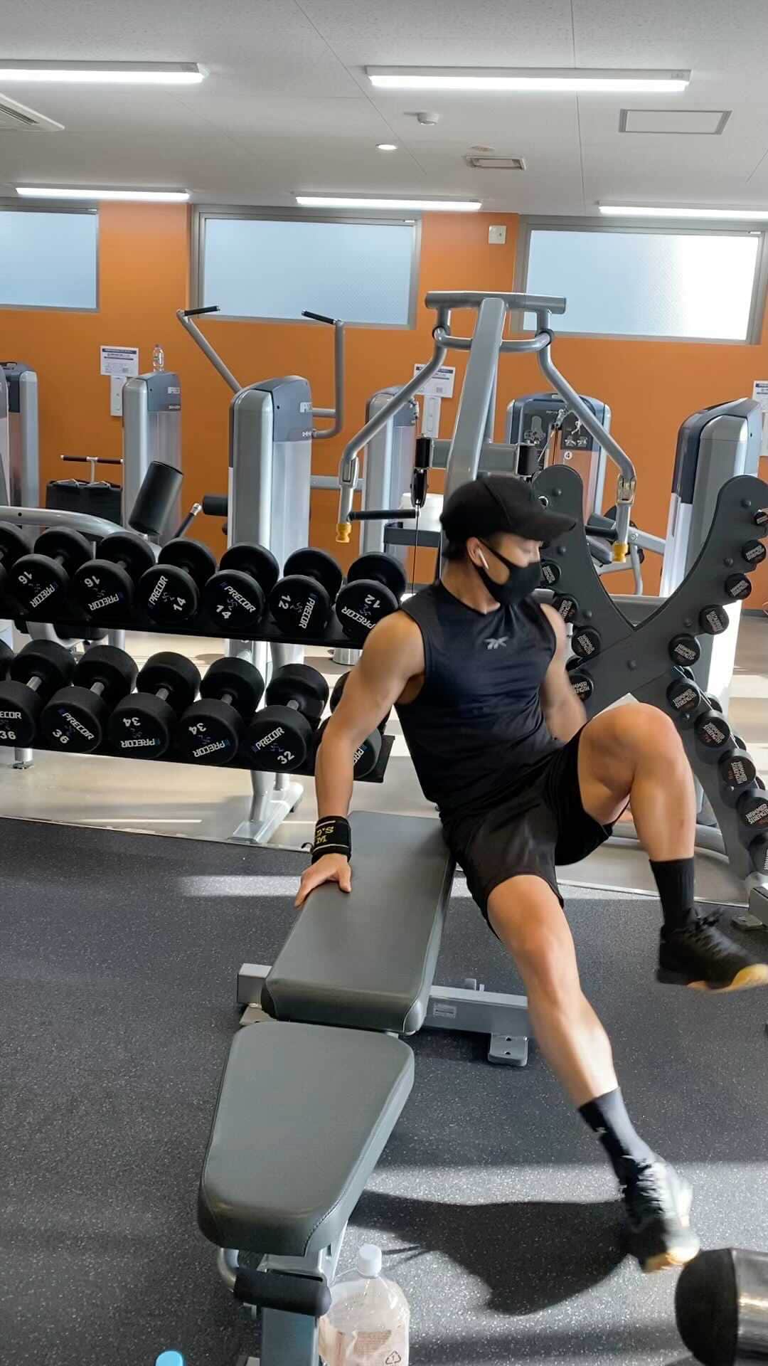島村麗乃のインスタグラム：「僕はアスリートなので多少の怪我で済んでます。 リーボックジャパンの公式チャレンジがあるので、皆さんは公式のHOW TOに習って、安全第一でチャレンジメニューをやってみてください！ やったらそれぞれの先生のシェアを忘れずに！」