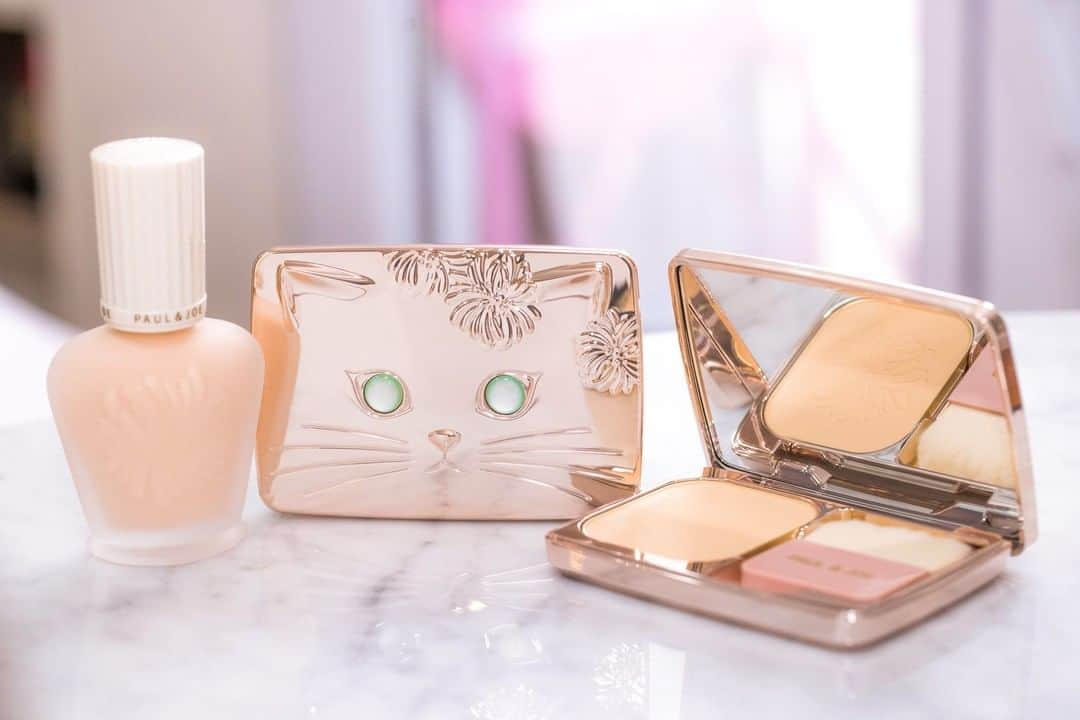 PAUL & JOE BEAUTEさんのインスタグラム写真 - (PAUL & JOE BEAUTEInstagram)「・ "＼Pre-order is nearly upon us！／  Celebrate the first anniversary of our Powder Foundation with the catastically adorable limited edition case!  Lightweight with a satin matte finish, create a gorgeous veil on the skin in seconds ♡  ■Powder Foundation Case 001 〈2/15（Mon）Pre-order ・ 3/1（Mon）Launch〉 ＊Sold separately from Powder Foundation  ■Powder Foundation（refill）  　3 shades　SPF30　PA+++　 〈Available now〉  ＼いよいよ明日予約開始！／  ヴェール ファンデーション発売1周年を記念した ニャンともキュートなNEKOのケース。  ふんわり軽やかな""透けツヤ肌""に仕立てる ヴェールファンデーションをセットして メイクの時間もHAPPYに♡  ■パウダー ファンデーション ケース 001  　2,200円（税込） 〈店頭とオンラインショップで 2/15（月）予約開始・3/1（月）発売〉 ＊別売りのヴェール ファンデーションを セットしてお使いください。  ■ヴェール ファンデーション（レフィル）  　全3色　SPF30　PA+++　3,850円 〈店頭とオンラインショップ発売中〉 #PaulandJoe #paulandjoebeaute #ポールアンドジョー #basemakeup #foudaiton #powder #beautiful #beauty #instagood #instabeauty #cat #cats #catofinstagram #ベースメイク #パウダーファンデ #ファンデーション #ネコ #猫 #コスメ垢 #デパコス #マスクメイク」2月14日 10時00分 - paulandjoe_beaute