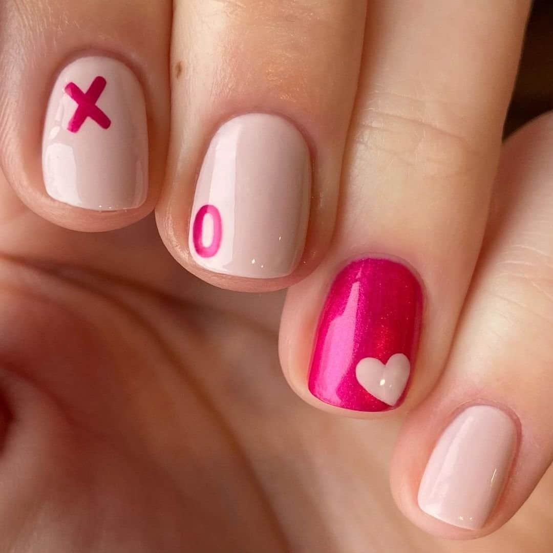 OPIさんのインスタグラム写真 - (OPIInstagram)「@vino_and_varnish nailed this #VDay nail art 💅 Shades: #MovieBuff & #15MinutesOfFlame  #OPIObsessed #ColorIsTheAnswer #NOTD #NailSwag #NailsOfInstagram #NailsOnFleek #NailPolish #Nails #OPI #vdaynails #opicons」2月14日 10時08分 - opi