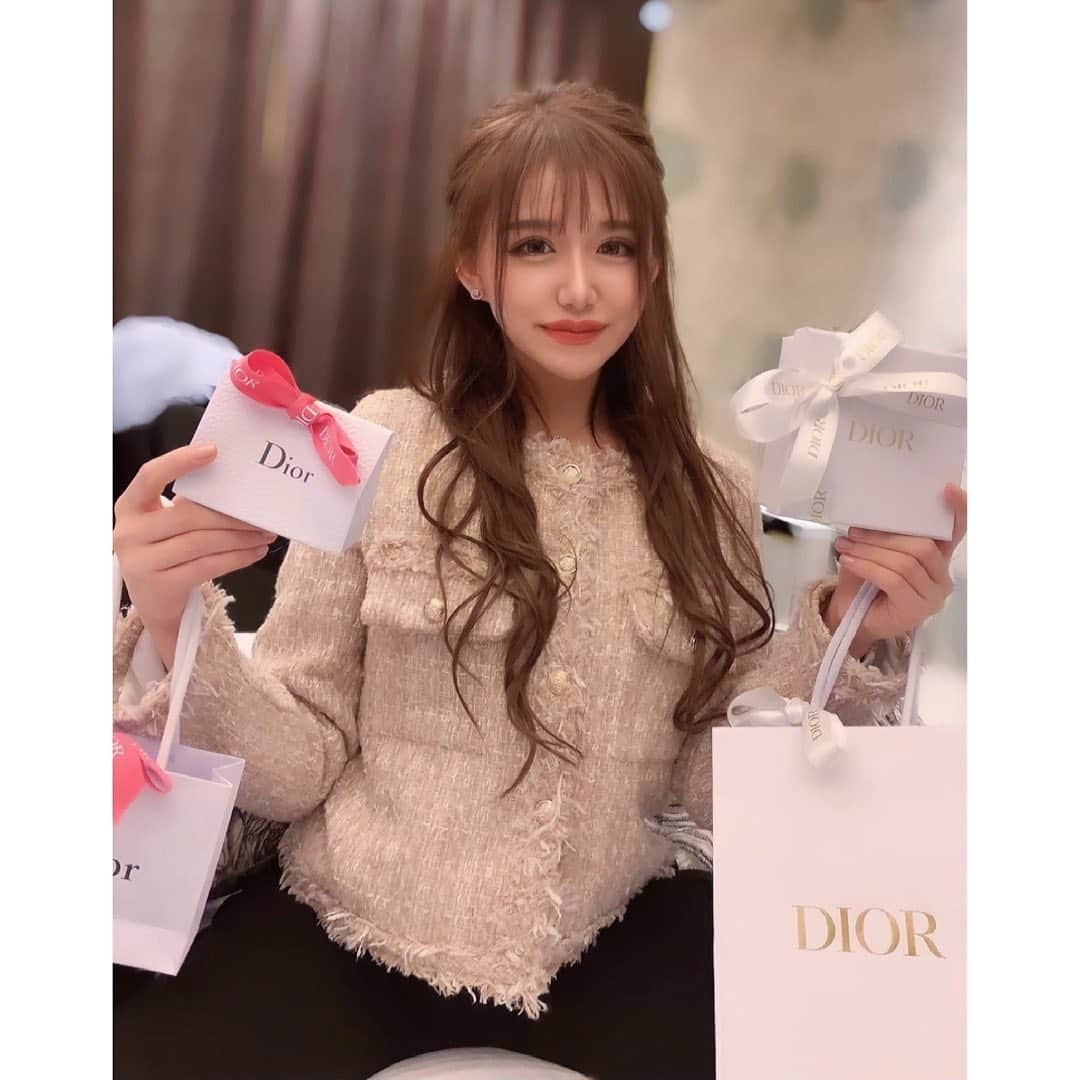 NANAのインスタグラム：「. 21歳になりました🧸  誕生日プレゼントうれしい💓 ずっと大切にする◝(⑅•ᴗ•⑅)◜  #mybirthday #21th #dior #likeforlikes #follow #me #ootd」