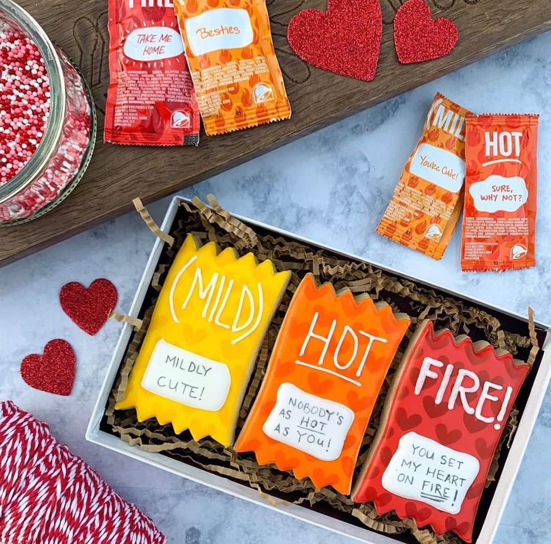Taco Bellのインスタグラム：「Tag your galentines. 💜 #HappyGalentinesDay」