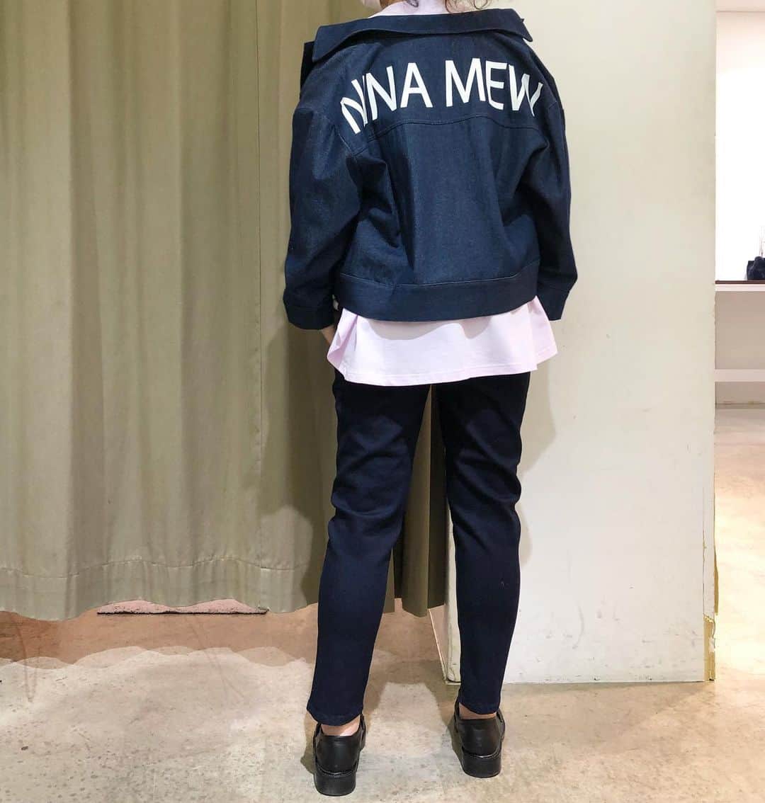 GATHER yamatoのインスタグラム：「今年らしい 新しいバランス。 デニムオンデニムに ラベンダーをプラス。 ________________________  Gジャン #ninamew 22000円【taxin】 ラベンダーカットソー #donamarie 7700円【taxin】 テーパードデニム #atsurotayama  11000円【taxin】 ローファー #ninamew 30800円【taxin】  #大人がかっこよく映える服  #アラフォーコーデ #アラフィーコーデ #2021springcollection  #デニムコーデ #最近マイタグを #使われてきて #変える予定😑」