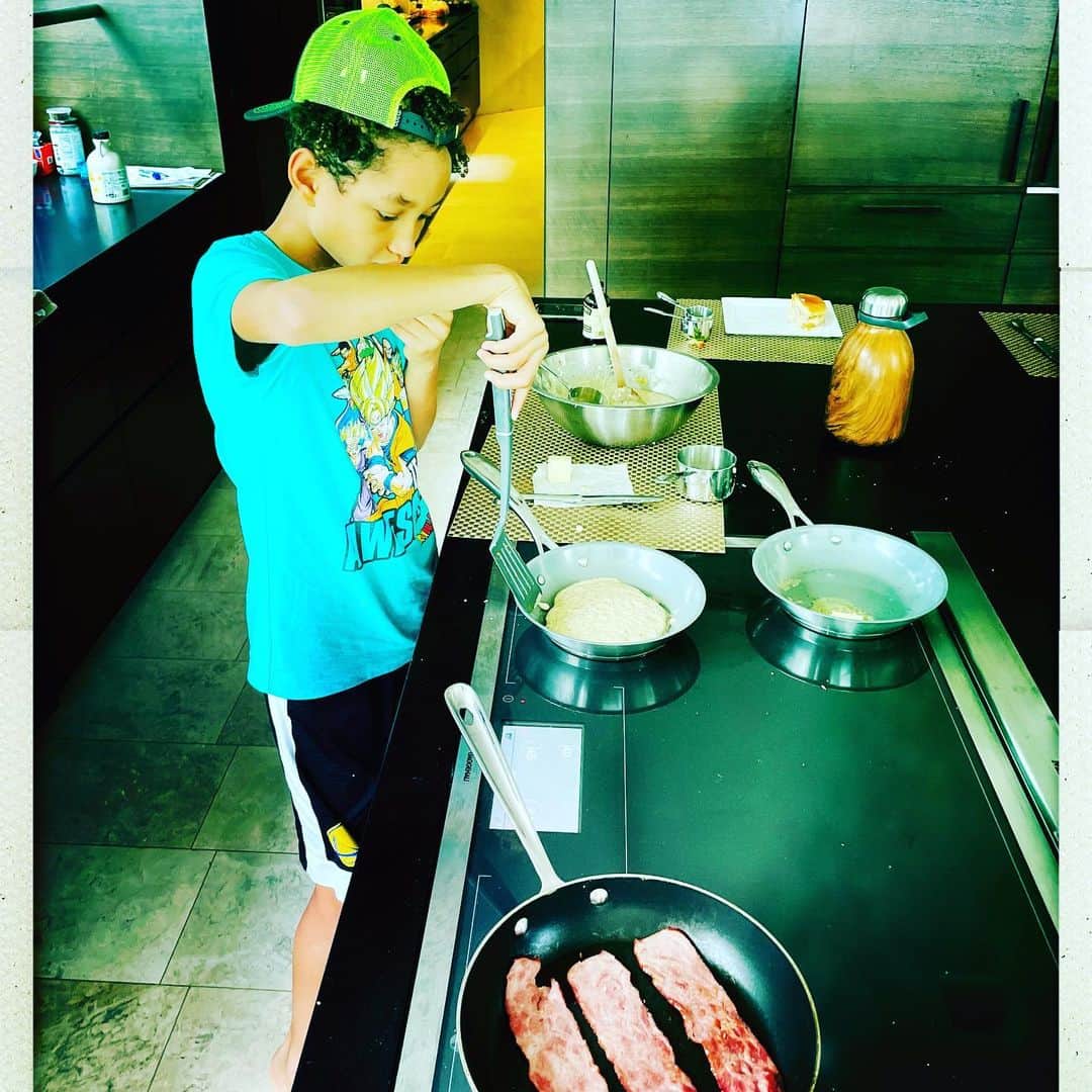 スウィズ・ビーツのインスタグラム：「Cooking Egy Zone......」