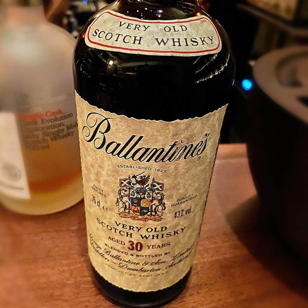 堀江貴文さんのインスタグラム写真 - (堀江貴文Instagram)「#highballs #ballantines #scotchwhisky #めっちゃ高いウィスキー見る人が見れば分かる。。 #美味しくないわけがない #ハイボールにして飲んじゃった」2月14日 10時54分 - takapon_jp