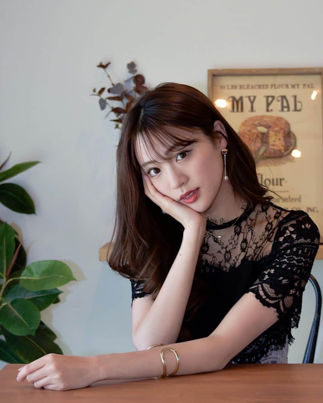 志田友美（ゆうみん）のインスタグラム：「遅れましたが…2/11で24歳をむかえました🤍 一年あっという間すぎて🤣 24歳も大切に、楽しく！ バースデーイベント、大変な中来てくれてありがとう🤍みんな大好きです。」