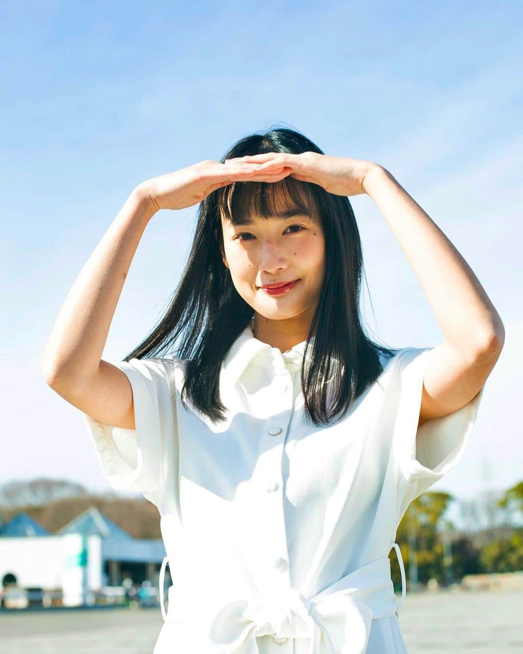 高嶋香帆のインスタグラム：「あざといポーズ 昭和っぽいポーズ☺️」
