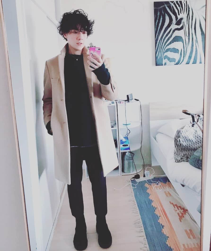 土井ケイトのインスタグラム：「行ってきまーす。久々のお出かけ。るんるん。マスクはちゃんと二重でね。」