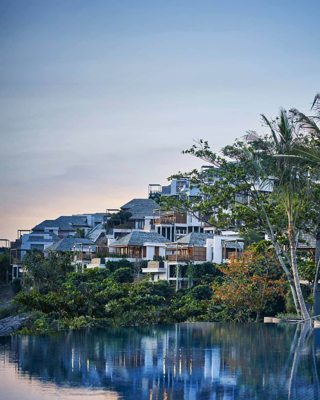 リッツ・カールトンさんのインスタグラム写真 - (リッツ・カールトンInstagram)「After villa days, float through the gleam of coastal reflections at The Ritz-Carlton, #KohSamui.」2月14日 11時02分 - ritzcarlton