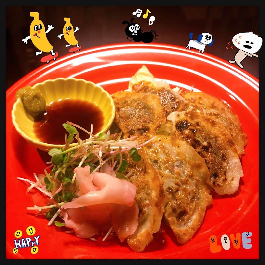 うまかもん九州料理 九州魂天王寺店のインスタグラム：「まいど九州魂（くすだま）天王寺店です！  久々の登場、手作り餃子！  最近、暖かいですね〜 こりゃビールをグビッといくしかないですね！  本日も、ご来店お待ちしてます！  #阿倍野居酒屋 #阿倍野グルメ #天王寺グルメ #天王寺居酒屋 #B級グルメ #九州居酒屋 #博多もつ鍋 #九州魂天王寺店」