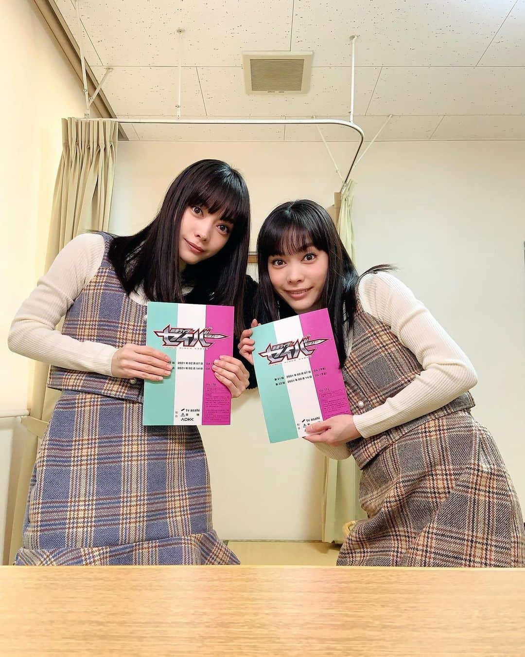 ＹＡＥ【MIO・YAE】のインスタグラム：「#仮面ライダーセイバー 21.22章 誰もがみんな、それぞれ違う夢や未来を持った、ひとりひとりが特別な価値がある人間だ！ 飛羽真さん達のおかげで マミとレミ、本当の自分を取り戻せました。 これからもたくさんの人が救われますように💫 誰もがヒーローになれる✨ 飛羽真さんの言葉、私自身も胸に抱き過ごしていきます。  HPの21.22章のあとがきにスタッフさんが嬉しいお言葉書いてくださっています。本当に嬉しい。。 本当にありがとうございました🕊 #セイバー#仮面ライダー#特撮#仮面ライダー最光#仮面ライダー剣斬#mioyae#双子#kamenrider」