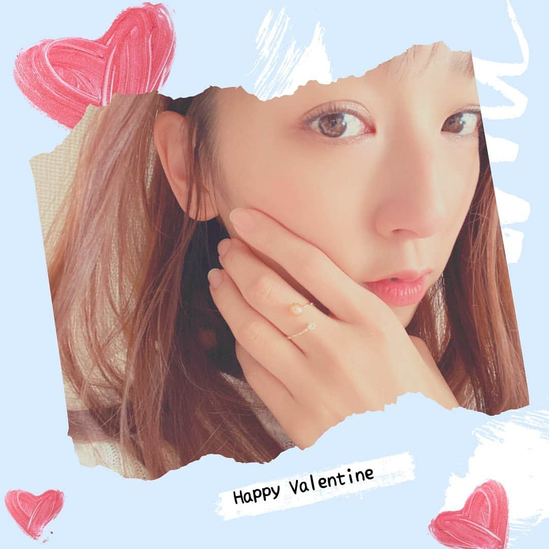 谷口あかりさんのインスタグラム写真 - (谷口あかりInstagram)「﻿ ﻿ Happy Valentine♥♥♥﻿ ﻿ ﻿ ﻿ 日本では﻿ 女性→男性へ﻿ チョコをあげる日だけど﻿ ﻿ ﻿ 以前住んでいたロシアでは﻿ ♡愛の日♡﻿ なので﻿ ﻿ ﻿ 恋人でも﻿ 家族でも﻿ 友達でも﻿ 性別も関係なく﻿ 愛を伝える日♡﻿ ﻿ ﻿ なんかその考え方好きだなぁ♡﻿ ﻿ ﻿ 本日のリングは﻿ @brillyumo﻿ ﻿ 天然石を使った﻿ ハンドメイドの﻿ 一点物♡﻿ ﻿ Only One♡﻿ ﻿ サイズが好きに変えられるから﻿ 指のサイズか分からない相手への﻿ プレゼントにも最適かも♡﻿ ﻿ ﻿ ﻿ ﻿ Smile with Me♡﻿ ﻿ ﻿ ﻿ ﻿ *☼*―――――*☼*―――――*☼*――――*☼*﻿ ﻿ #japan #tokyo #Smile #女優 #劇団四季 #ミュージカル #一茶企画 #モデル #model  #ポートレートモデル  #instaportrait  #instapic #インフルエンサー  #インスタグラマー  #influencer #サロンモデル  #Instagrammer  #音楽 #散歩  #おしゃれ #brillyumo #ブリルユーモ #フォークリング #ハンドメイドリング #おすすめアクセサリー #天然石アクセサリー #手作り指輪 #pr #Valentine﻿ ﻿」2月14日 11時17分 - akari.taniguchi