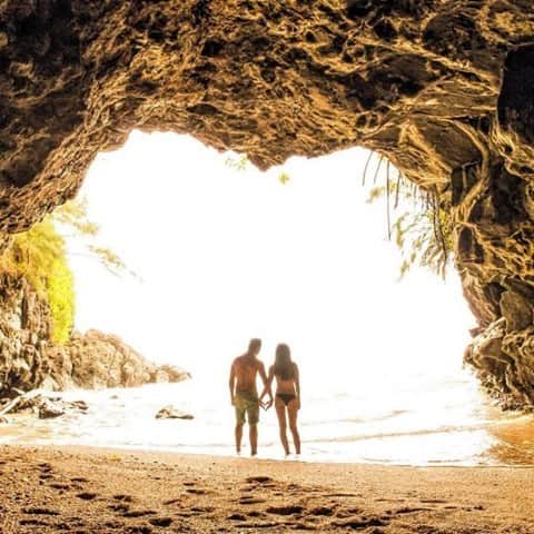 ハワイアン航空さんのインスタグラム写真 - (ハワイアン航空Instagram)「ハッピー#バレンタインデー 💝 ハワイの挨拶でも使われている"Aloha"には愛という意味も含まれているのをご存じでしたか？ 今日は直接会えない人にもアロハの気持ちを伝えてみませんか🌺  Photo by kimmie_kauai  #今日は何の日 #バレンタイン #ハワイの風景 #ハワイ好きな人と繋がりたい #ValentinesDay #Valentine #ハワイ語月間 #Alohaのおすそ分け」2月14日 11時30分 - hawaiianairlinesjp