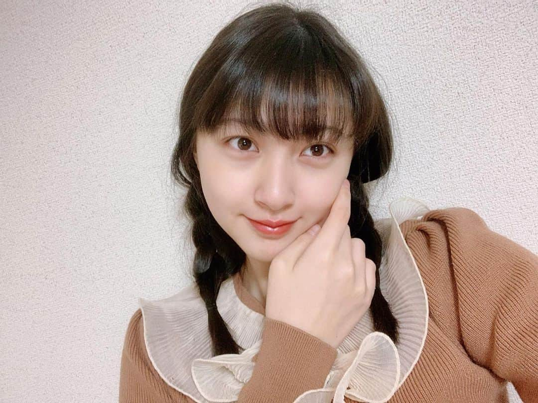 森マリアのインスタグラム：「おはようございます！﻿ ﻿ お久しぶりになってしまいました🙇🏻‍♀️﻿ ﻿ 今日はバレンタインなんですね〜﻿ 高校生の頃は毎年50個以上は交換してました😭✨﻿ お菓子作りは好きだけど本当にたいへん😭﻿ あるあるですよね？﻿ ﻿ ここ数年は大学も春休みだし、バレンタインしてこなかったから、それはそれで少し寂しかったり、、﻿ ﻿ チョコの代わりにコメント待ってます🥺❤️﻿ ﻿ ﻿ .﻿ .﻿ .﻿ ﻿ 昨夜の地震びっくりしましたね。﻿ 怖くてなかなか寝付けなかったので、﻿ 家具の固定と避難リュックの確認をしていました。﻿ いつ災害に遭うか分からないから﻿ 普段の備えとイメージトレーニングが大切なんだなと改めて思いました。﻿ 大きな被害が出ませんように。﻿ .﻿ .﻿ .」