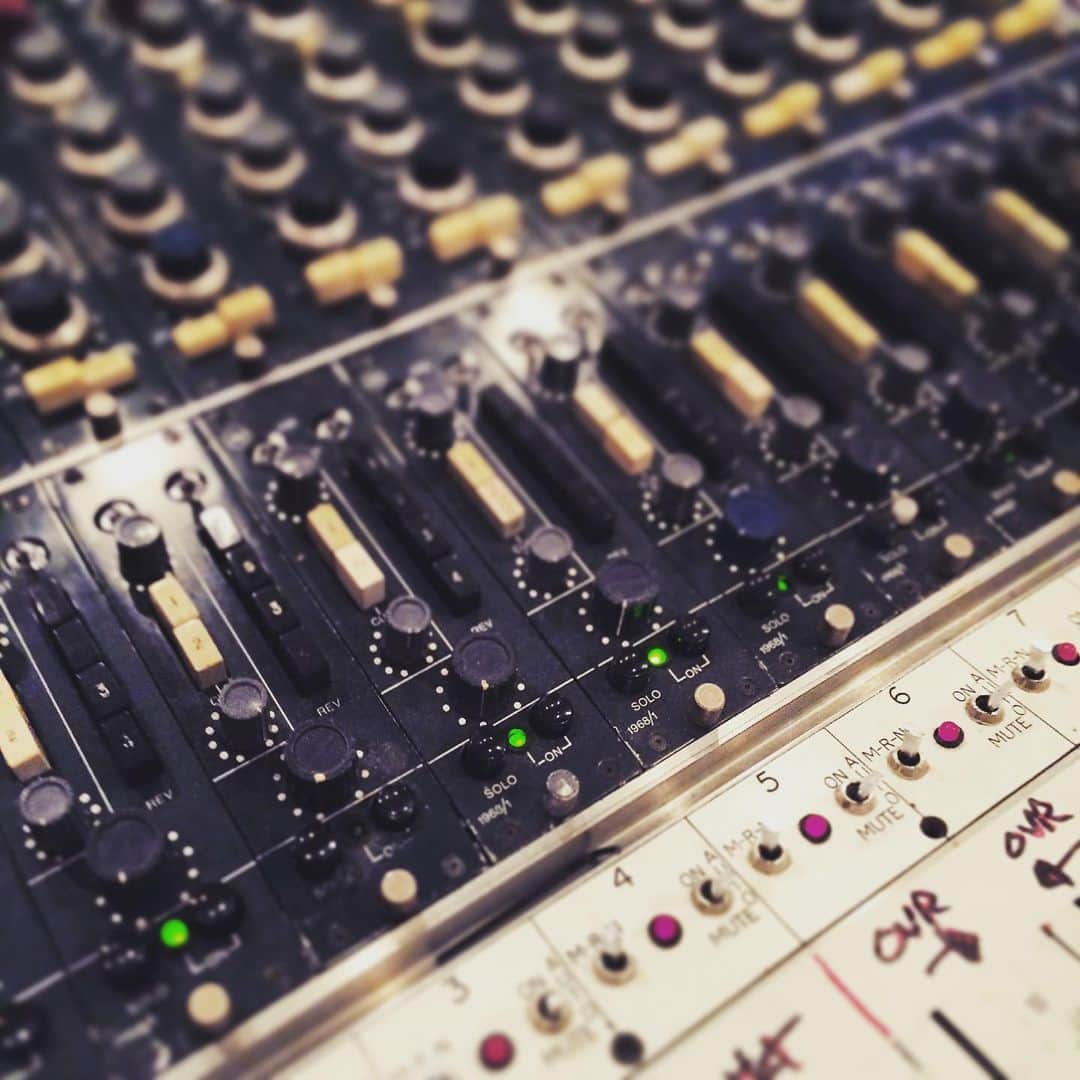 後藤正文のインスタグラム：「彼がいなかったら、録音された音楽は今のような音じゃなかったかもしれない。R.I.P.  #rupertneve」