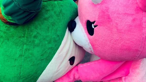 モーリーズのインスタグラム：「#happy #valentine ! たくさん #hug ができる世の中早く戻ってきますよーに！＾＾」
