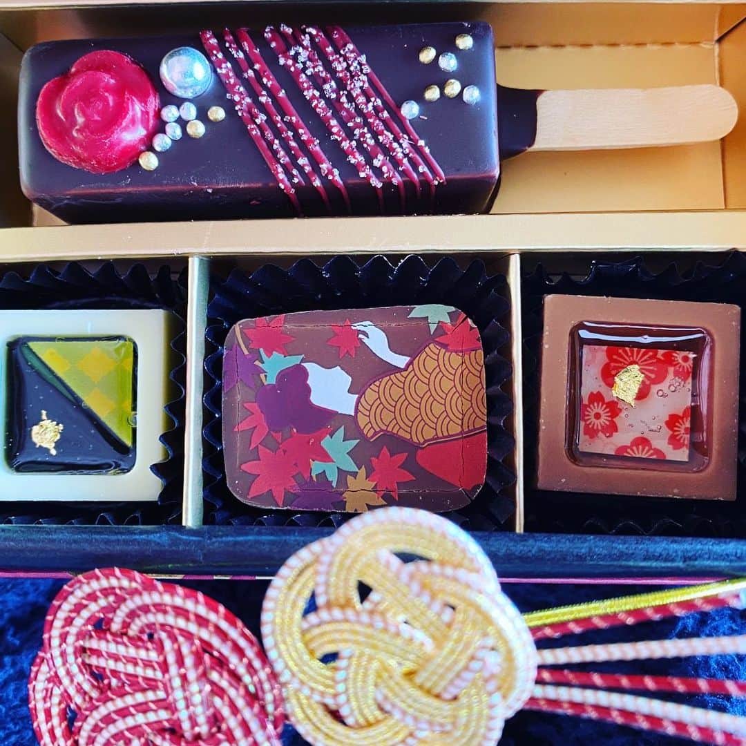 小橋建太のインスタグラム：「日本武道館の日、京都で作られている工芸品のようなチョコレートを頂きました。今日も一日元気に『いくぞー』‼️」