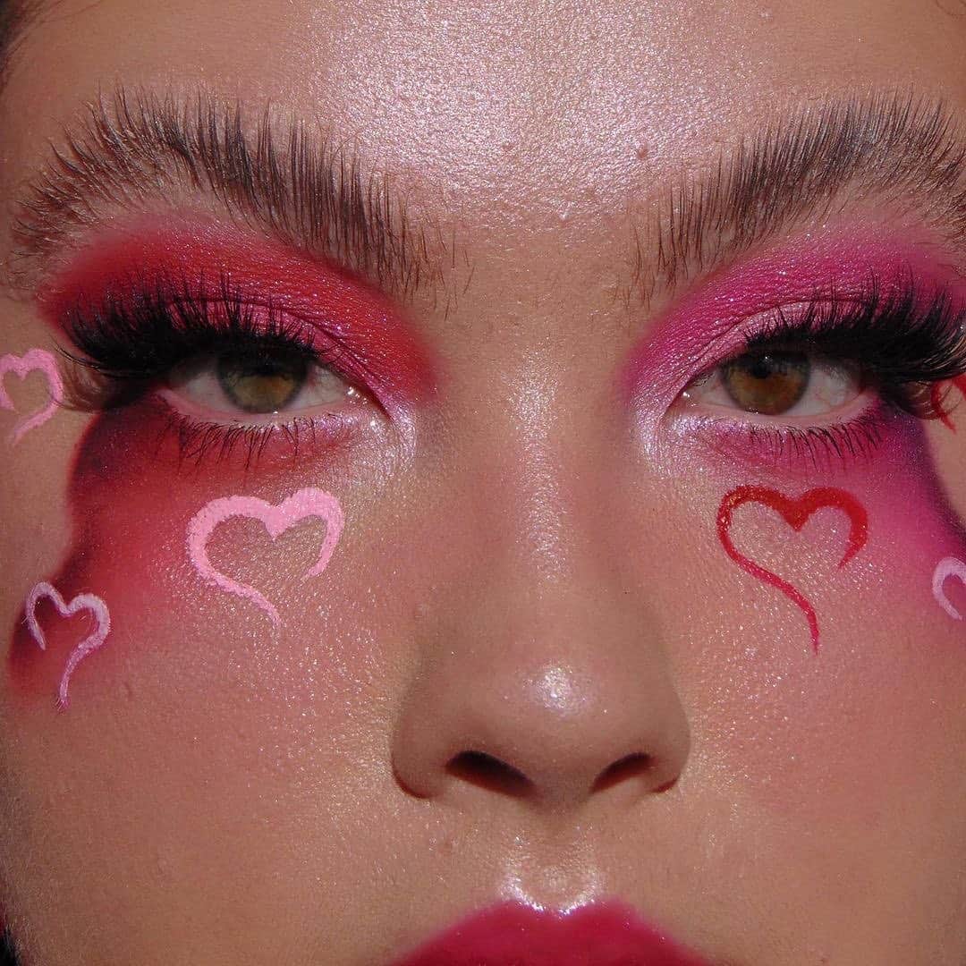 BH Cosmeticsのインスタグラム：「Hearts in our eyes 😍  📸: @makeupbylourose in Trendy in Tokyo - 16 Color Shadow Palette  #bhcosmetics」