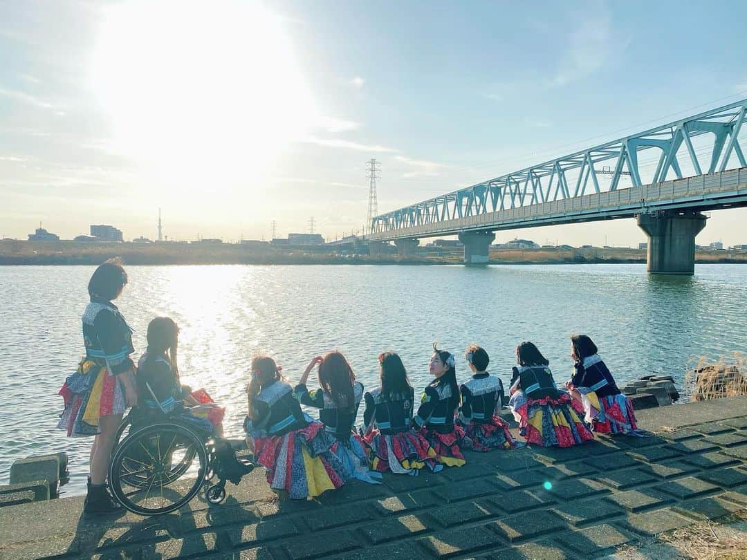 美音咲月さんのインスタグラム写真 - (美音咲月Instagram)「🍓 撮影の合間に河原で佇むわたくしたちです。 ・ ・ 夕日がとっても綺麗でした。 ・ ・ ほんのちょっとでも ほっこりしていただけたら幸いです。 ・ ・ ・ #スチームガールズ  #仮面女子 #夕日 #河川敷  #美音咲月」2月14日 11時40分 - satsuki_miwa