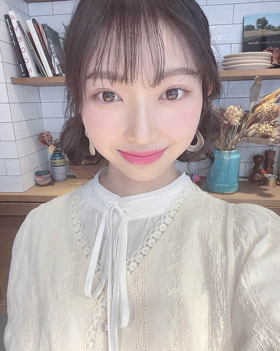 辻野かなみのインスタグラム：「❤︎﻿ ﻿ Happy Valentine💝　　　　﻿ ﻿ メンバーからもチョコをもらえて🎶﻿ チョコ🍫がたくさん食べられる幸せな日です🥰﻿ ﻿ みなさん素敵な一日を💓﻿ ﻿ キュン❤︎﻿ ﻿ 新作生写真の時に撮った自撮り😄﻿ ﻿  #Valentine #バレンタイン #チョコレート #とき宣　#超ときめき宣伝部　#辻野かなみ﻿ #instagood #instalike #followme﻿」