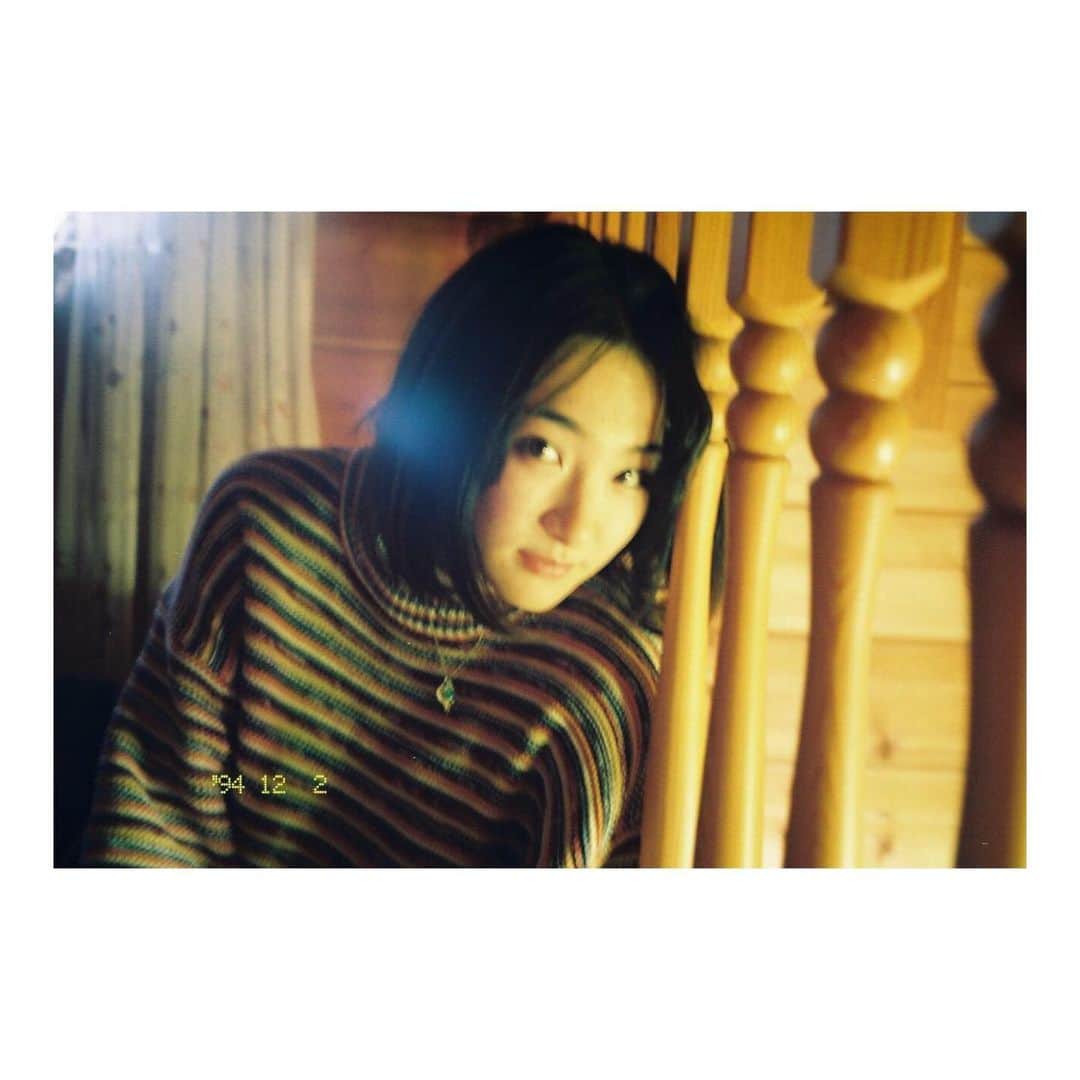 早乙女ゆうのインスタグラム：「イトのフィルム。🎞 ネックレス同じところのだね〜て盛り上がった。 🕊@bluestyle0308」