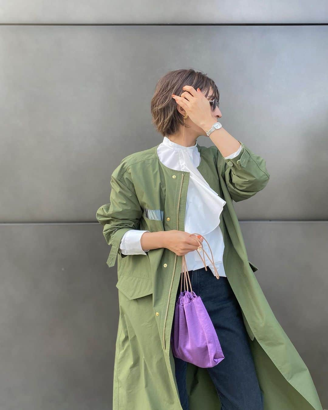 Ayaさんのインスタグラム写真 - (AyaInstagram)「#outfitoftheday  . パープルにカーキ ブラウスはフリル付き♡ フリルがめくれ上がってリップがついちゃったけど🥲 . tops @whimgazette_official  denim @yanuk_official ✖️ @ayaaa0707  outer @un_number.official  bag @georges_co_jp  shoes @manoloblahnik #春アウター#フリルブラウス#ブラウス#モッズコート#モッズファッション#マノロブラニク #manoloblahnikhq #ヤヌーク#yanuk#ウィムガゼット#whimgazette#パープル#カーキ#カーキコーデ#カーキコート #アンナンバー#unnumber」2月14日 17時12分 - aya_green1010