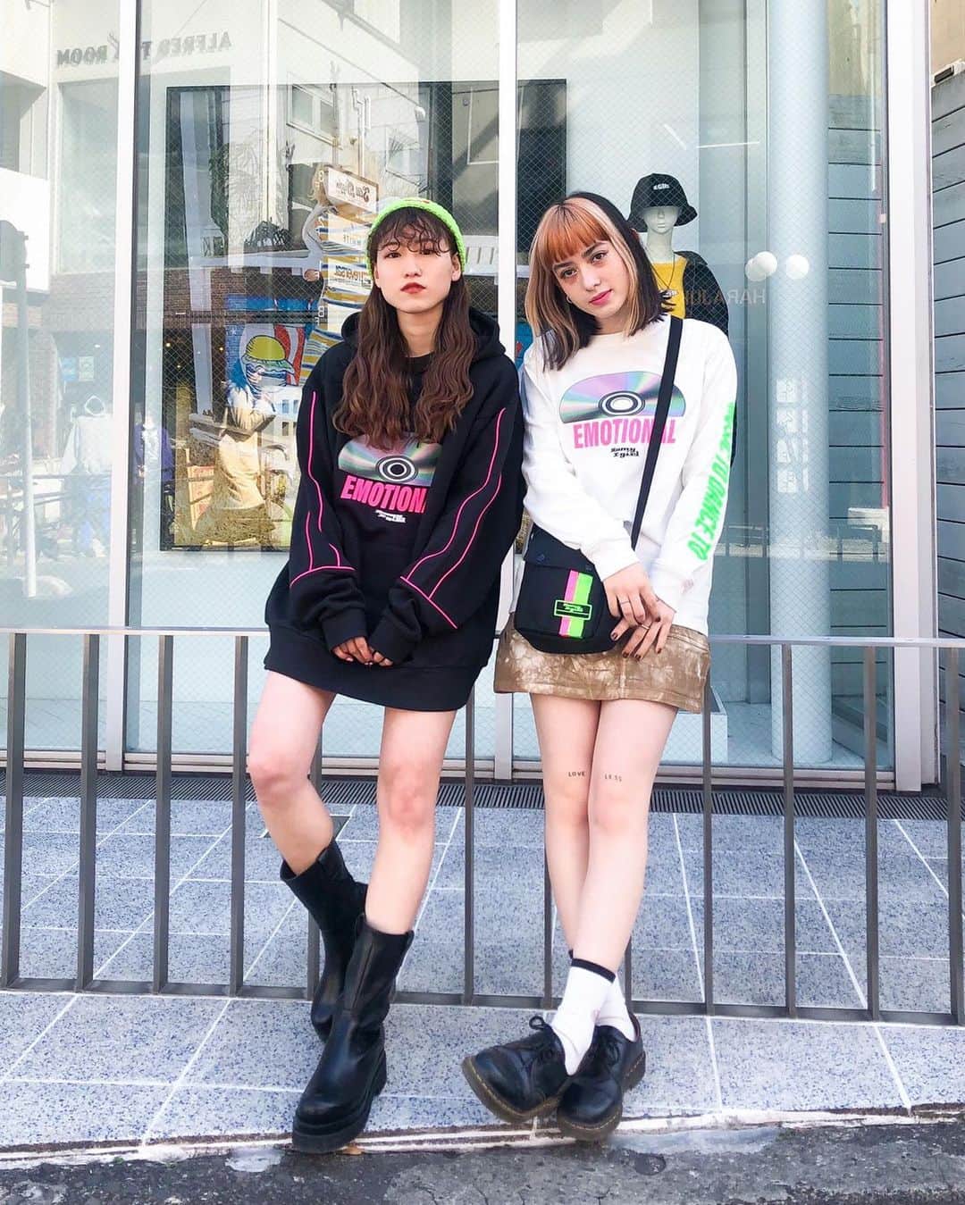 XGIRL_ootdのインスタグラム：「X-girl×ROMY RECOMMEND ITEMS ・ ------------------------------ ・  X-girl store STAFF  @goth___cannibalism 163cm ◼️X-girl × Romy DISC L/S TEE ¥6,500+tax(SIZE M) ◼️WORK SKIRT ¥11,000+tax (SIZE S) ◼️X-girl × Romy NEON LINE SHOULDER BAG ¥6,500+tax  @ayanaaan_26 158cm ◼️X-girl × Romy DISC SWEAT HOODIE ¥12,500+tax (SIZE XL) ◼️RUBBER BOX LOGO KNIT CAP ¥3,500+tax  ・ ----------------------------------- #xgirl #xgirljp #xgirlus #xgirl_ootd #エックスガール」