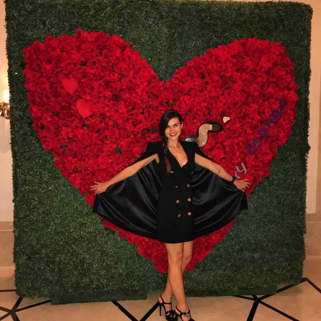 ケヴィン・ガメイロのインスタグラム：「Feliz cumpleaños mi amor ❤️」